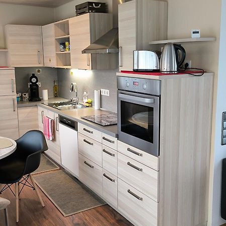 Im Herzen Von Wiesdorf- Blick Auf Das Bayer-Kreuz -Appartement Mit 2 Schlafzimmern-Fuer 3 Personen -Zentral Gelegen - Friedrich Ebert Platz 5A , 4Te Etage - Dachterrasse Und Sauna - Kaution Pflicht - Leverkusen Bagian luar foto