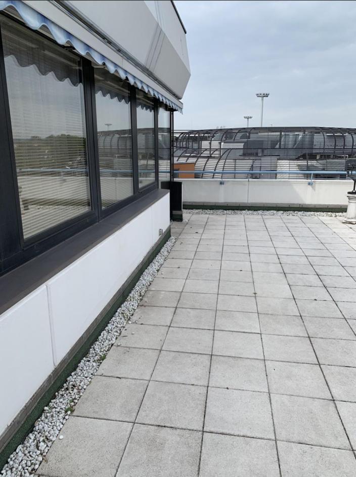 Im Herzen Von Wiesdorf- Blick Auf Das Bayer-Kreuz -Appartement Mit 2 Schlafzimmern-Fuer 3 Personen -Zentral Gelegen - Friedrich Ebert Platz 5A , 4Te Etage - Dachterrasse Und Sauna - Kaution Pflicht - Leverkusen Bagian luar foto