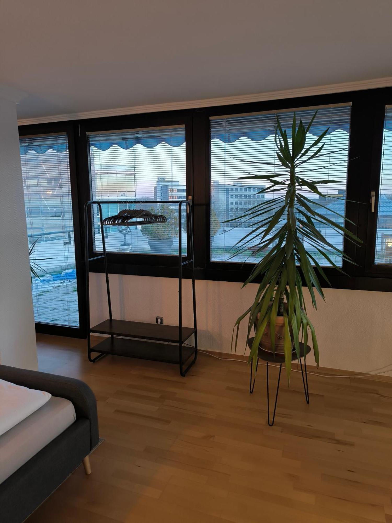 Im Herzen Von Wiesdorf- Blick Auf Das Bayer-Kreuz -Appartement Mit 2 Schlafzimmern-Fuer 3 Personen -Zentral Gelegen - Friedrich Ebert Platz 5A , 4Te Etage - Dachterrasse Und Sauna - Kaution Pflicht - Leverkusen Bagian luar foto