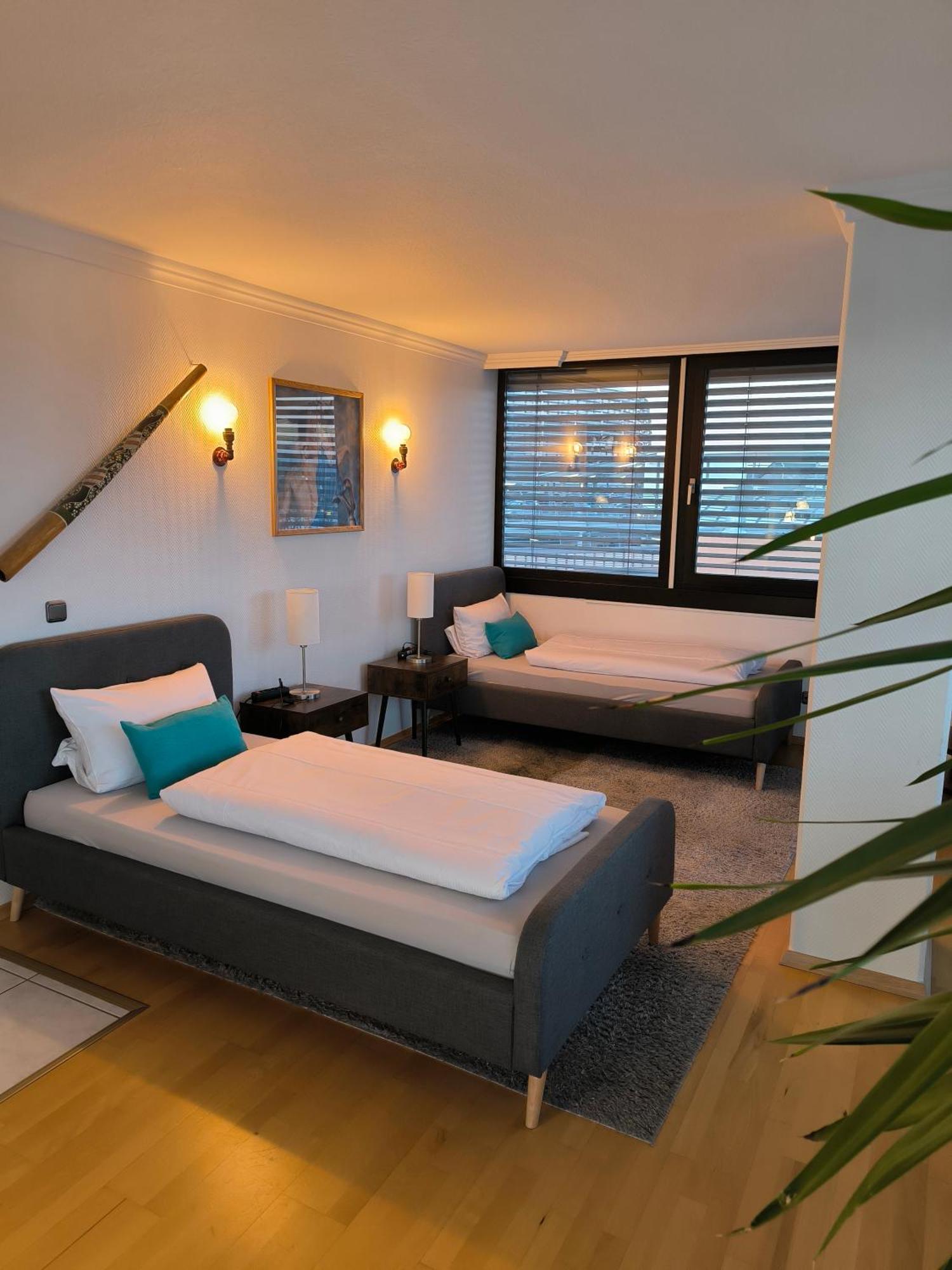 Im Herzen Von Wiesdorf- Blick Auf Das Bayer-Kreuz -Appartement Mit 2 Schlafzimmern-Fuer 3 Personen -Zentral Gelegen - Friedrich Ebert Platz 5A , 4Te Etage - Dachterrasse Und Sauna - Kaution Pflicht - Leverkusen Bagian luar foto