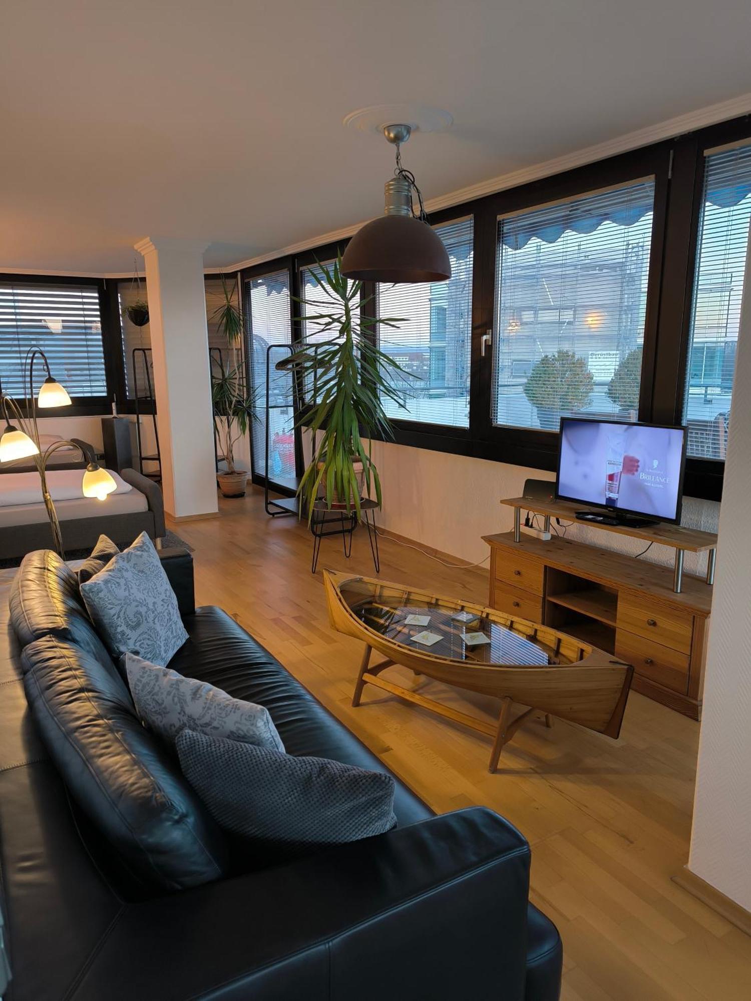 Im Herzen Von Wiesdorf- Blick Auf Das Bayer-Kreuz -Appartement Mit 2 Schlafzimmern-Fuer 3 Personen -Zentral Gelegen - Friedrich Ebert Platz 5A , 4Te Etage - Dachterrasse Und Sauna - Kaution Pflicht - Leverkusen Bagian luar foto
