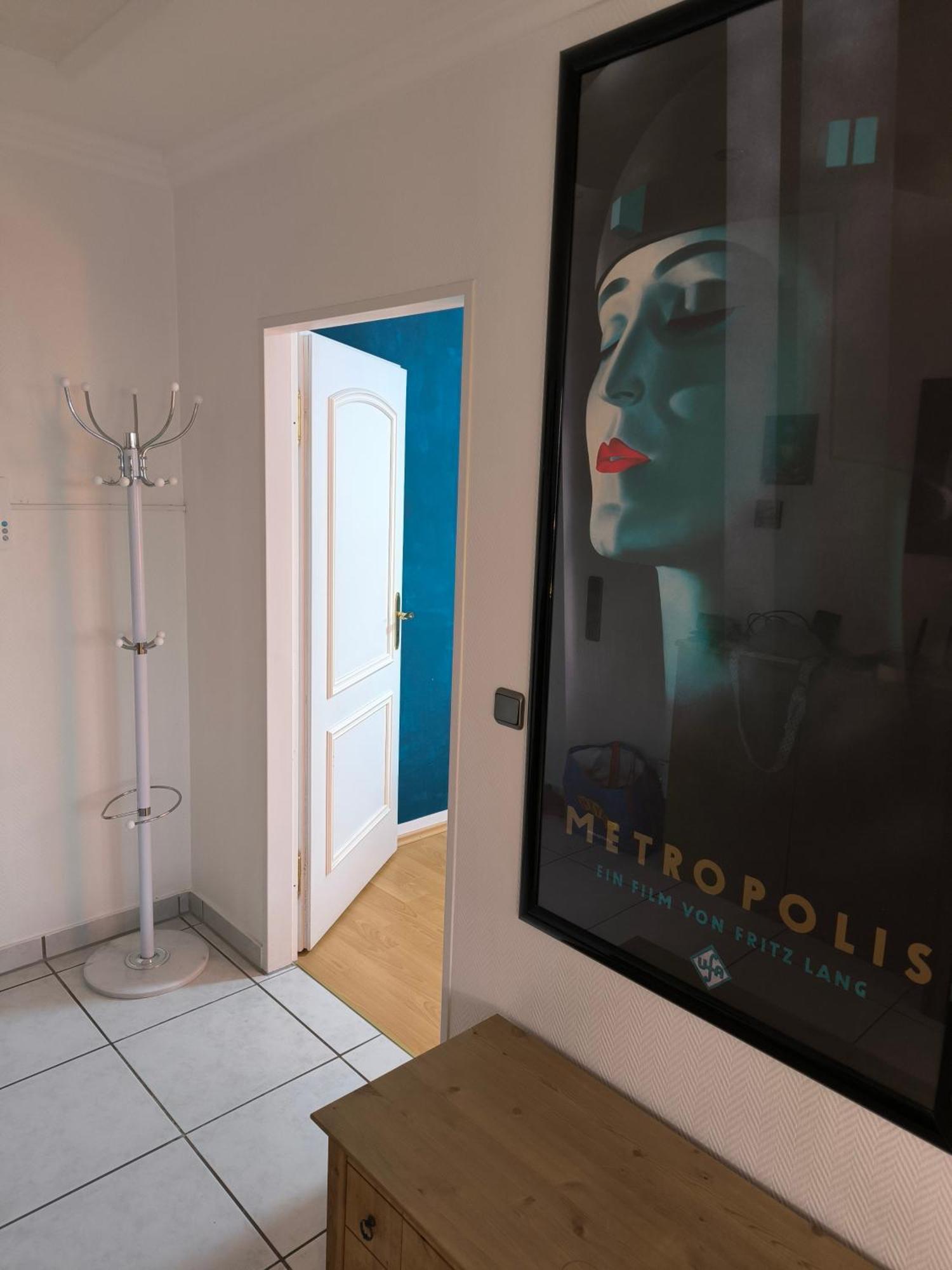 Im Herzen Von Wiesdorf- Blick Auf Das Bayer-Kreuz -Appartement Mit 2 Schlafzimmern-Fuer 3 Personen -Zentral Gelegen - Friedrich Ebert Platz 5A , 4Te Etage - Dachterrasse Und Sauna - Kaution Pflicht - Leverkusen Bagian luar foto