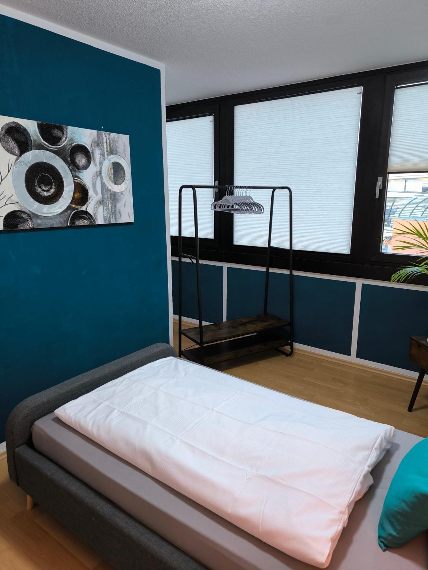 Im Herzen Von Wiesdorf- Blick Auf Das Bayer-Kreuz -Appartement Mit 2 Schlafzimmern-Fuer 3 Personen -Zentral Gelegen - Friedrich Ebert Platz 5A , 4Te Etage - Dachterrasse Und Sauna - Kaution Pflicht - Leverkusen Bagian luar foto