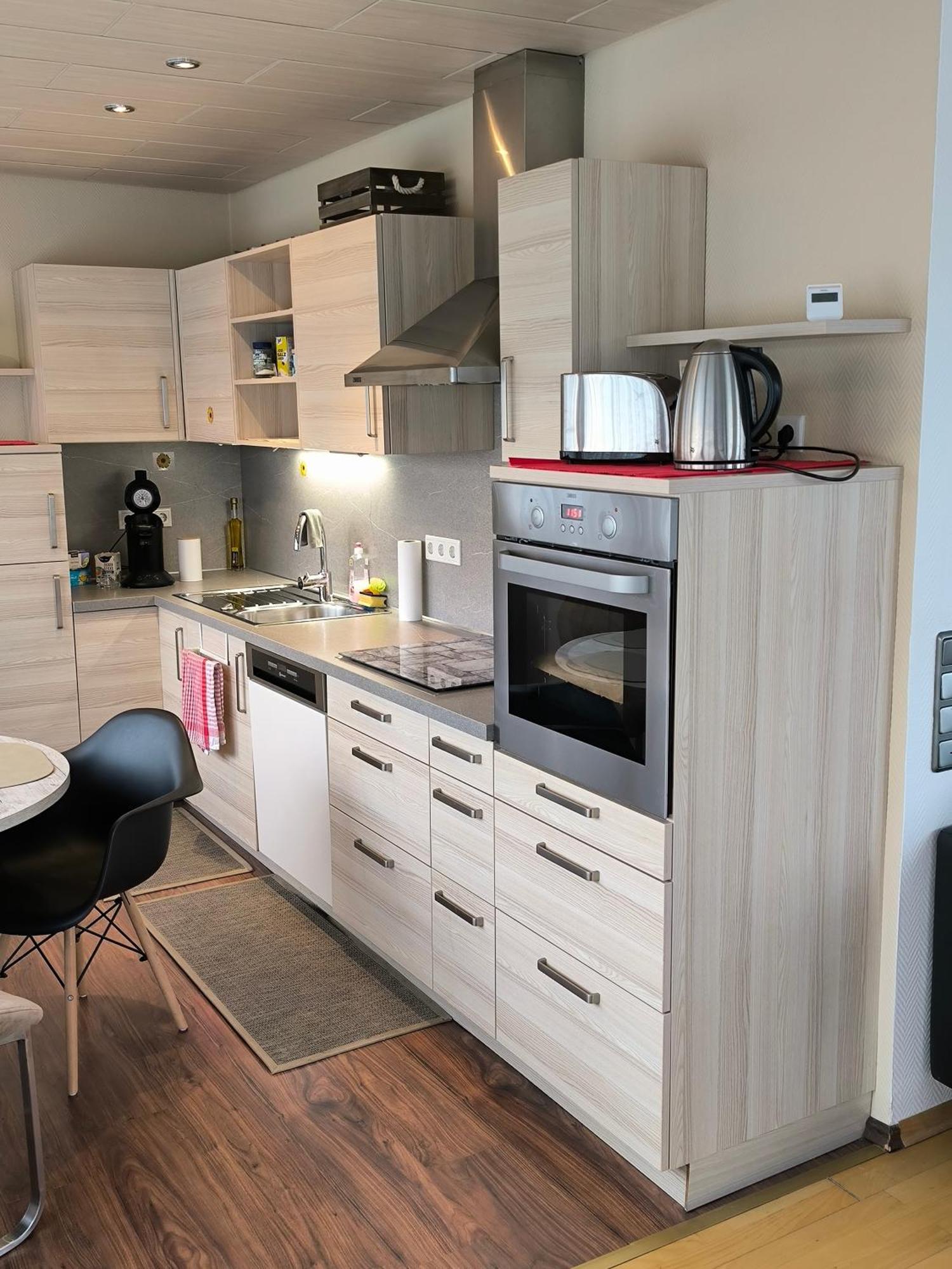 Im Herzen Von Wiesdorf- Blick Auf Das Bayer-Kreuz -Appartement Mit 2 Schlafzimmern-Fuer 3 Personen -Zentral Gelegen - Friedrich Ebert Platz 5A , 4Te Etage - Dachterrasse Und Sauna - Kaution Pflicht - Leverkusen Bagian luar foto
