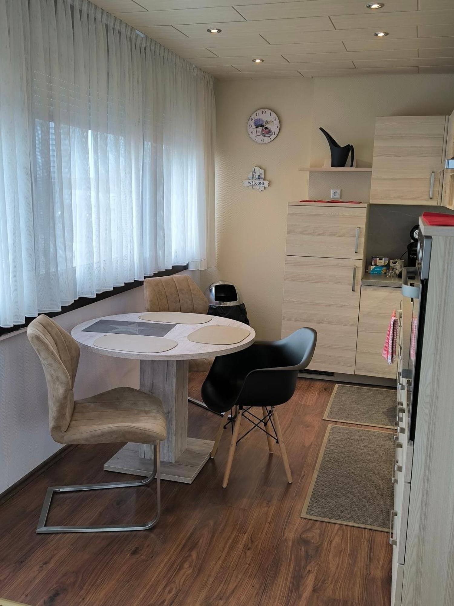 Im Herzen Von Wiesdorf- Blick Auf Das Bayer-Kreuz -Appartement Mit 2 Schlafzimmern-Fuer 3 Personen -Zentral Gelegen - Friedrich Ebert Platz 5A , 4Te Etage - Dachterrasse Und Sauna - Kaution Pflicht - Leverkusen Bagian luar foto